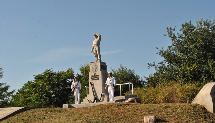 Празникът се отбелязва през втория неделен ден на месеца, като началото на тържественото честване започва от Русе