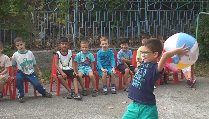 Мини турнирът се проведе в двора на детска градина „Незабравка“ - 1
