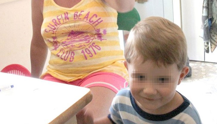 Момченцето е настанено в приемно семейство, но родната му майка настоява да си го върне обратно Момченцето е настанено в приемно семейство, но родната му майка настоява да си го върне обратно