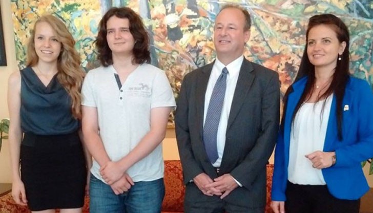 Симона Тодорова от МГ "Баба Тонка" пребори конкуренцията в конкурс, обявен от посолството на САЩ