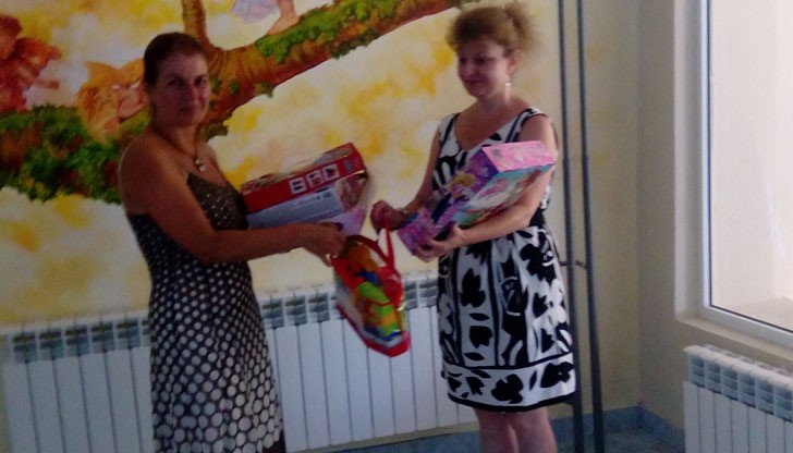 Младо семейство реши вместо цветя и подаръци, гостите на сватбата им да подарят играчки за деца