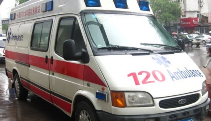 Момиченцето има черепна травма и счупени кости, но според майка му се чувства добре в болницата, където се лекува