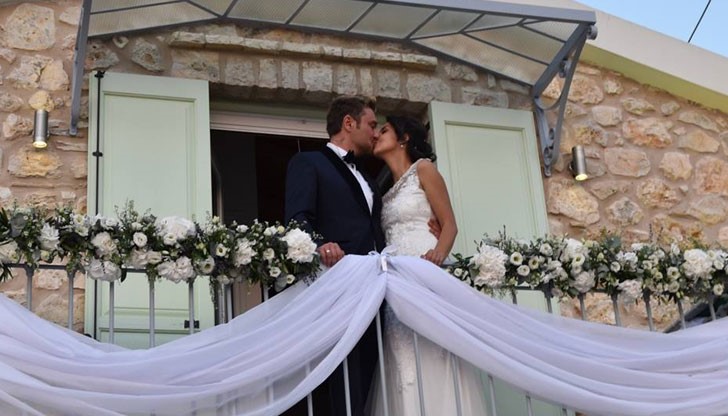 Талантливият певец Миро и жената на живота му Ели си казаха „да" на 28 август на остров Корфу