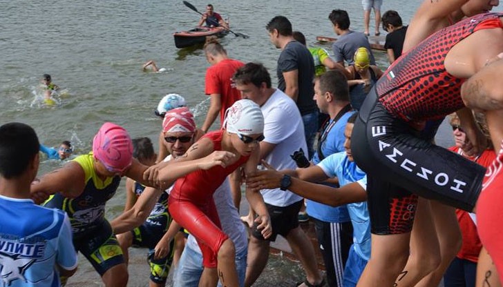 Спортната проява ще включва демонстративни упражнения по плуване и щафетни игри по лека атлетика / Снимката е илюстративна Спортната проява ще включва демонстративни упражнения по плуване и щафетни игри по лека атлетика / Снимката е илюстративна