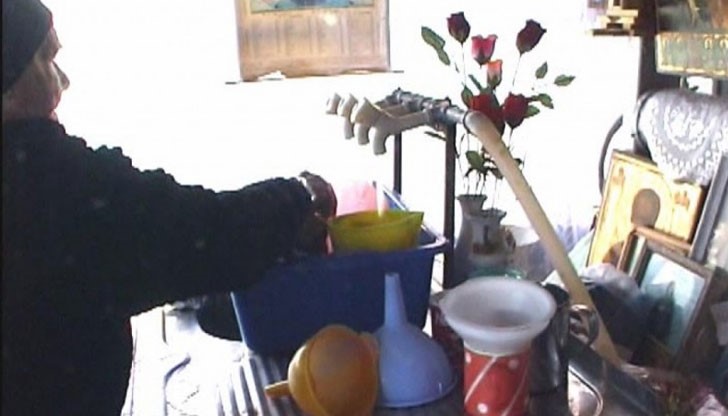 В къщата на баба Василка има три чешми с лековита вода