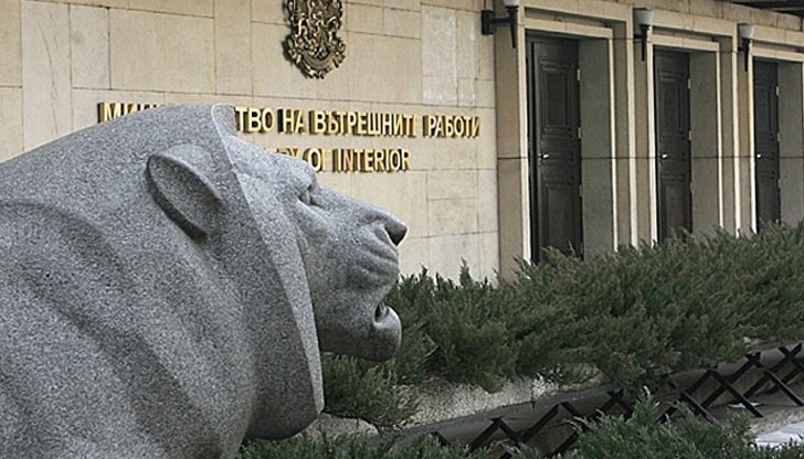 Дарители са основно общини, които са дали гориво, климатични системи, дърва за огрев и други