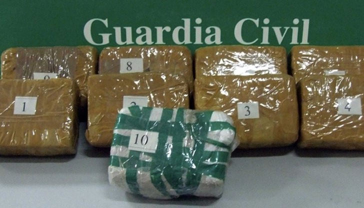 При разследването било установено, че албанци доставяли в Испания хероина, а българи го разпространявали