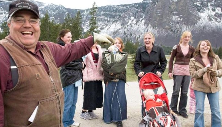 Той посочва, че с жените му официално са "приятели"