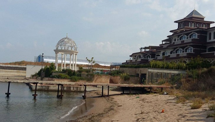 Членове на ОЗБГ решили да плажуват на държавен плаж, но били изгонени под предтекст, че той е частен