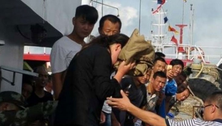 Жената паднала през борда на круизен лайнер и започнала да плува към брега