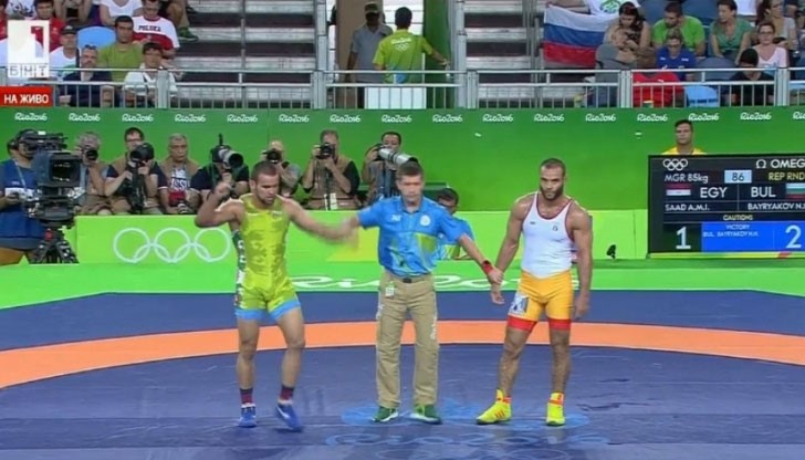 В битка за бронза българинът ще спори с Джавид Гамзатов от Беларус. Битката им започва около 23:00 часа В битка за бронза българинът ще спори с Джавид Гамзатов от Беларус. Битката им започва около 23:00 часа