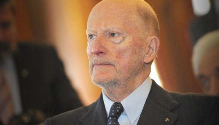 Симеон Сакскобургготски обедня, след като в съдебен спор загуби четвърти дворец Симеон Сакскобургготски обедня, след като в съдебен спор загуби четвърти дворец