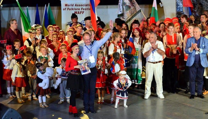 Те заслужено завоюваха златен медал и диплом за приемственост между поколенията