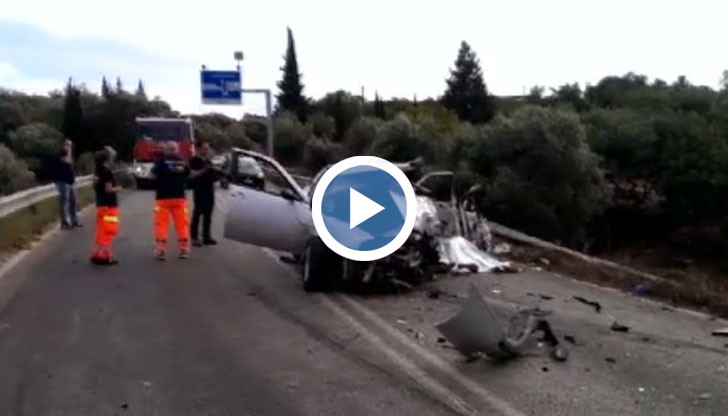 След челен удар на камион и кола, българинът е изхвърчал от колата и е починал на място