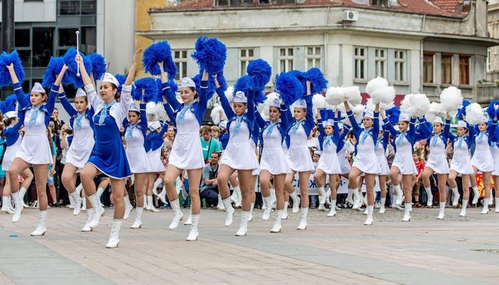 Общински мажоретен състав „Еxtreme” набира нови момичета