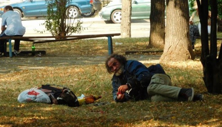В градинката при Кристал спят около 20 бездомника
