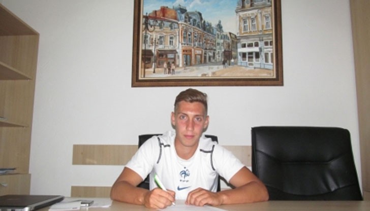 Отборът привлече 23-годишния защитник Петър Патев Отборът привлече 23-годишния защитник Петър Патев