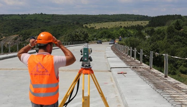 Предвижда се през следващата седмица да бъде възстановено движението по моста над река Бели Лом край село Писанец