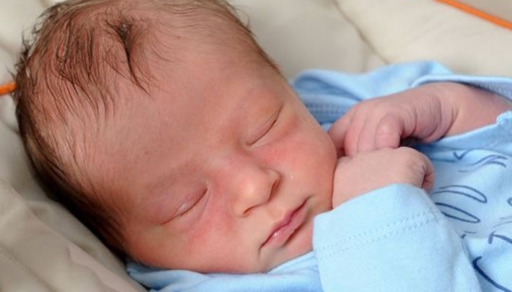 Нетърпеливото бебче имало планове, различни от тези на майка си