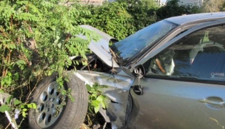 Шофьорът е пострадал, настанен е в УМБАЛ - Русе с фрактура на шиен прешлен / Снимката е илюстративна