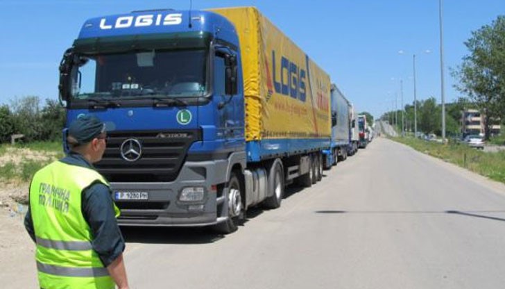 Днес по пътя Русе - Велико Търново се забранява движението на моторни превозни средства над 12 тона