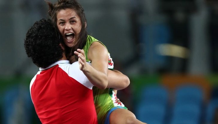 Елица Янкова спечели решителната схватка драматично със 7:6 точки Елица Янкова спечели решителната схватка драматично със 7:6 точки