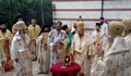 Български и румънски архиереи осветиха новата църква към Басарбовския манастир