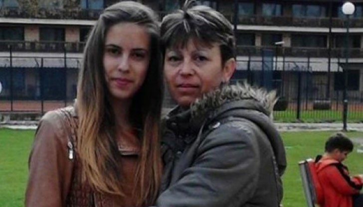 Красавица издъхна от мистериозна болест, майка й я открила паднала на терасата