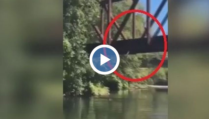 22-годишна майка хвърли сина си от мост "на майтап"