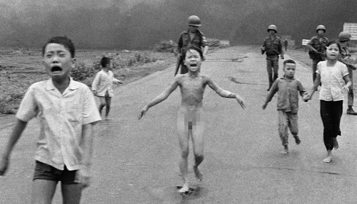 Прочутата снимка на репортера Ник Ът получава пулицър, но някои може да я сметнат за порнография Прочутата снимка на репортера Ник Ът получава пулицър, но някои може да я сметнат за порнография