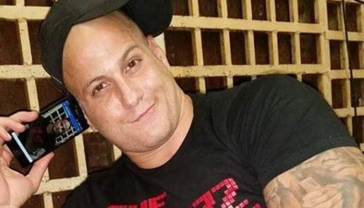 Не е ясно дали той е пуснат в отпуска заради „добро поведение", или пък присъдата му е изтекла