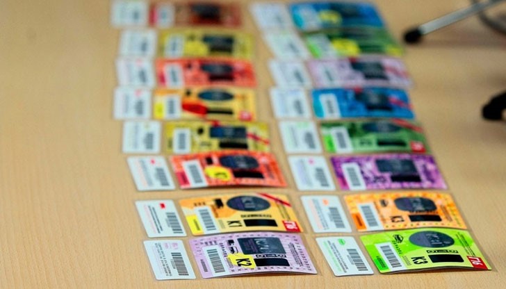 Експерти припомнят, че таксуването на ползването на пътищата в страната ще стане по-справедливо след като бъде въведена тол системата Експерти припомнят, че таксуването на ползването на пътищата в страната ще стане по-справедливо след като бъде въведена тол системата