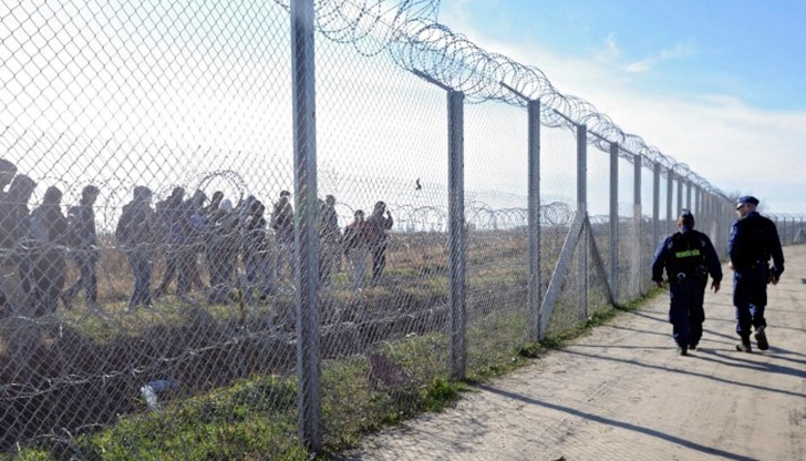 Те трябва да подпомогнат вече патрулиращите по границите на страната 10 хил. полицаи и войници Те трябва да подпомогнат вече патрулиращите по границите на страната 10 хил. полицаи и войници