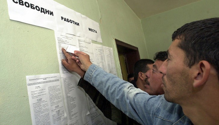 Регистрираните в бюрото по труда чакат средно по почти 19 месеца Регистрираните в бюрото по труда чакат средно по почти 19 месеца