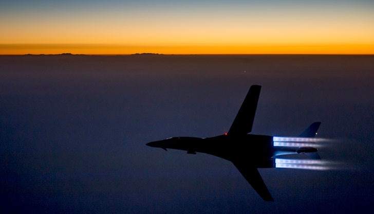 Двете машини изпълниха полети на ниска височина над военновъздушната база в град Осан Двете машини изпълниха полети на ниска височина над военновъздушната база в град Осан