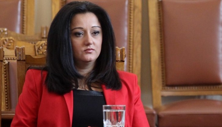 Губернаторите няма да могат да се разпореждат с държавни имоти над 10 000 лева Губернаторите няма да могат да се разпореждат с държавни имоти над 10 000 лева