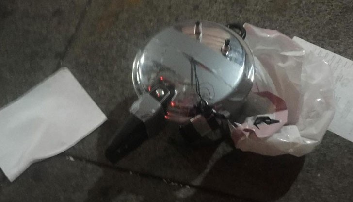 Тенджерата под налягане с жици и овързан мобилен телефон не се е взривила Тенджерата под налягане с жици и овързан мобилен телефон не се е взривила