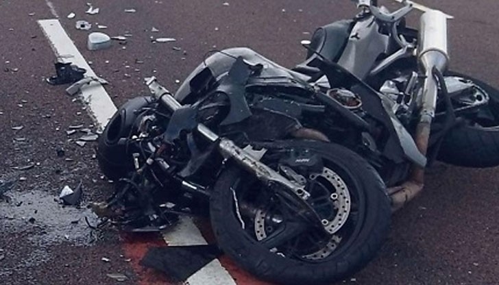 Моторист загина на изхода на Русе, след като се удари в малко камионче