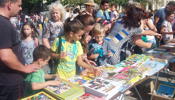 2500 млади еколози и техните родители участваха в екоакцията „Стара книга за нова хартия”