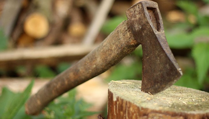 Румяна изгонила мъжа си, запалила колата си и тръгнала да се беси