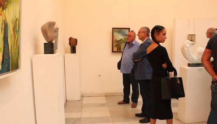 Културното събитие уважи доц. д-р Стефко Бурджиев, областен управител на област Русе, който поздрави всички присъстващи