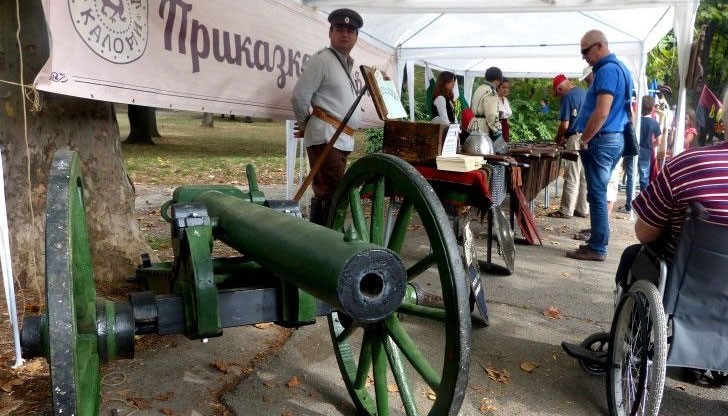 „Музеят на открито“, който е разположен в началото на парка, непосредствено до Вазата, ще продължи до късния следобед