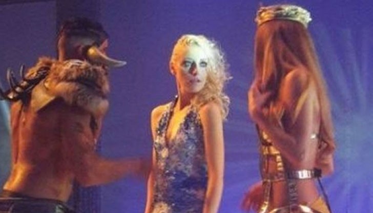 Ania J. останала разочарована, когато преди нейното появяване на сцената, публиката станала да се разтъпче Ania J. останала разочарована, когато преди нейното появяване на сцената, публиката станала да се разтъпче