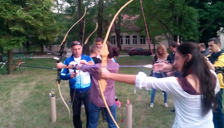 Дунавски стрели - стрелба с лък за всички възрасти в Русенския университет