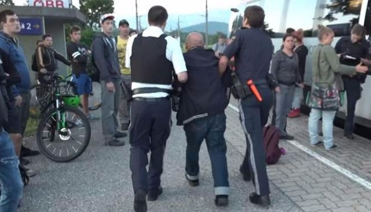 Австрийската полиция задържа 21-годишен шофьор, който опита да прегази тълпа пешеходци