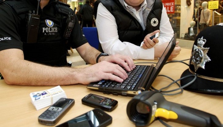 Полицейски диспечер пък в продължение на 15 години е продавал на адвокати лични данни за частни лица Полицейски диспечер пък в продължение на 15 години е продавал на адвокати лични данни за частни лица