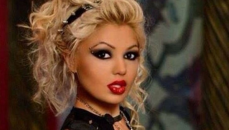 Адриана пусна скандален кючек в деня, когато България чества Съединението