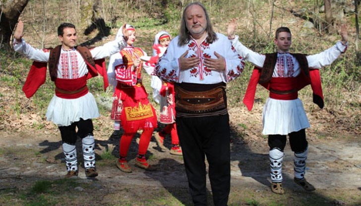 Виктор Калев не ме имитира добре, заключи певецът Виктор Калев не ме имитира добре, заключи певецът
