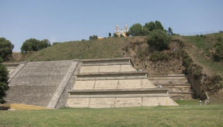 Скрит храм, който не само, че се е извисява над египетските пирамиди, но и разказва една доста интересна история