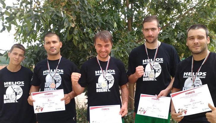 Русенския клуб „Хелиос” взе участие с петима състезатели в стил киклайт контакт като трима от тях бяха дебютанти в кикбокса